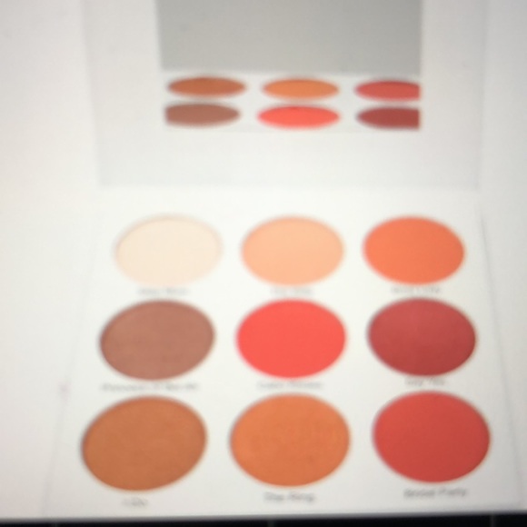 Give them Layla The Grown Woman Palette - Picture 3 of 9